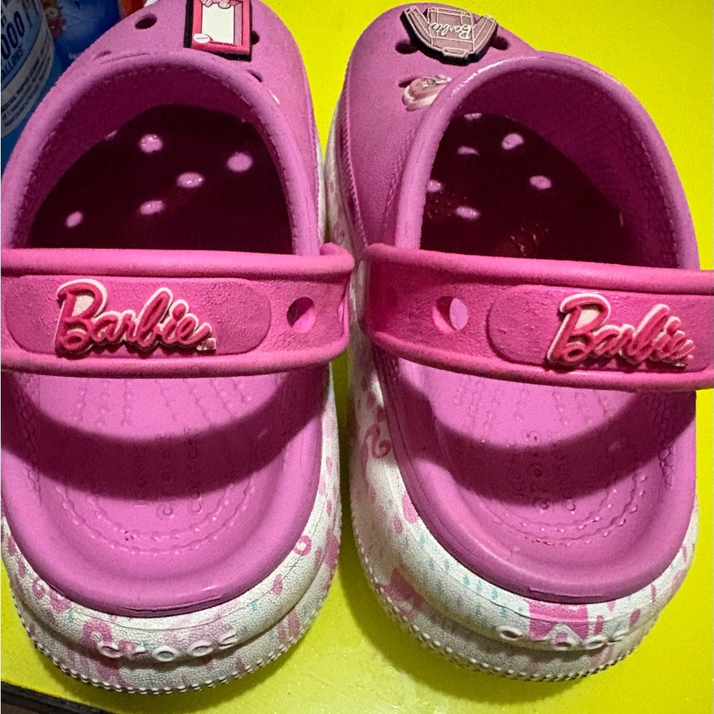 Barbie Pink Kids Crocs with Barbie Giblets - Picture 6 of 7